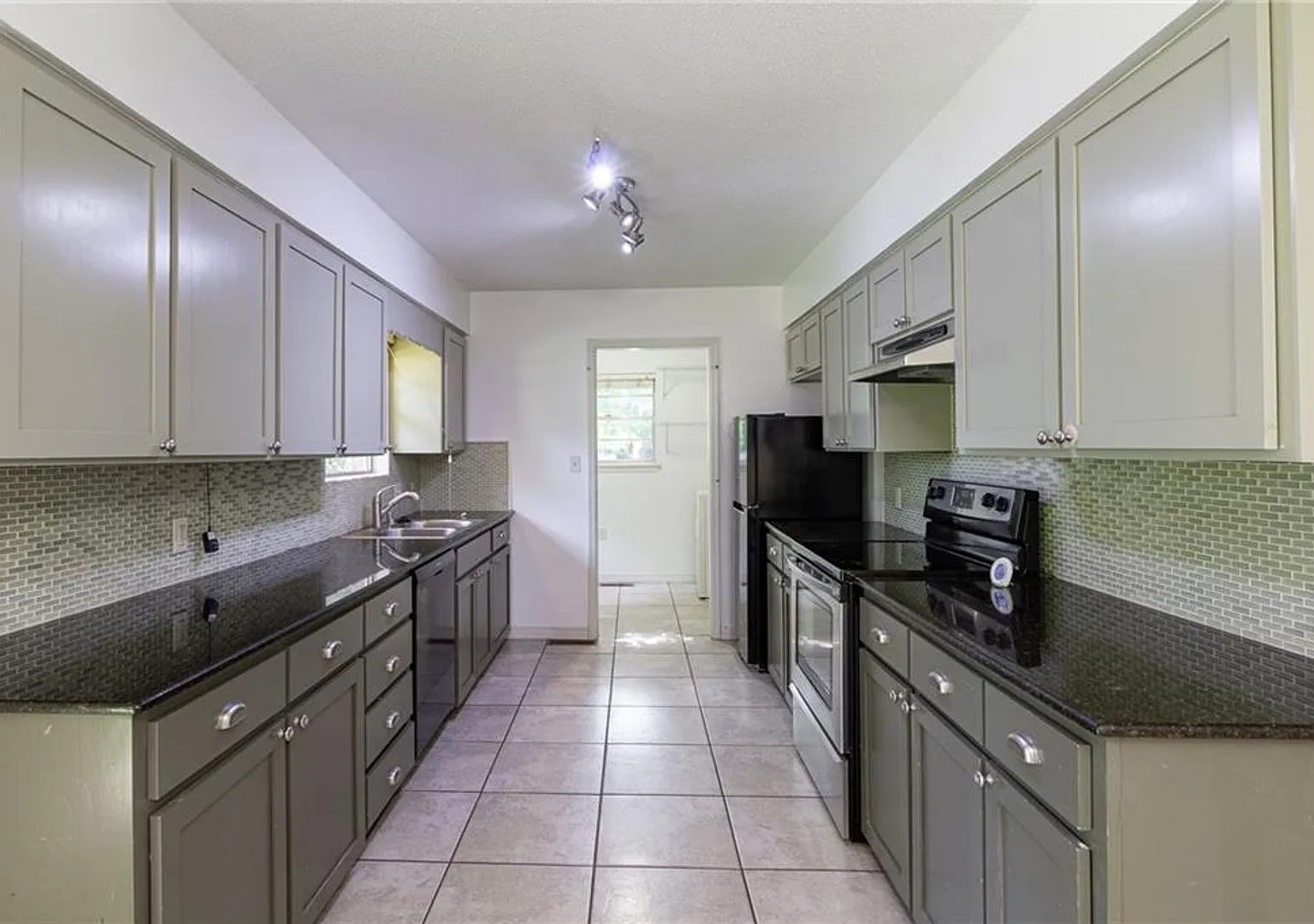 Coming Soon! Amazing 3/2 House For Rent — Photo 4