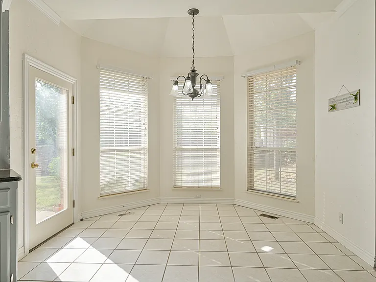 2424 Ashebury Way — Photo 22