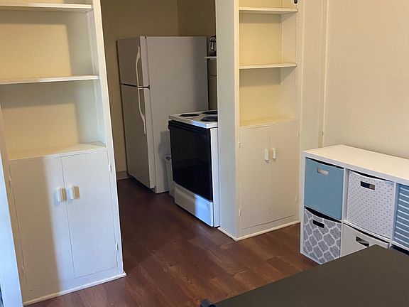 5th image of 100 Elizabeth St #113