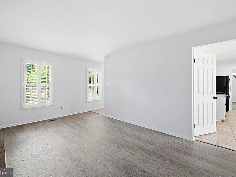 10609 Oxford Ct — Photo 6