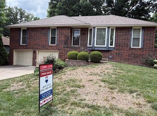 2728 Queen Ridge Dr, Independence, MO 64055