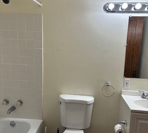 5th image of 230 Rockdale Ave APT 3