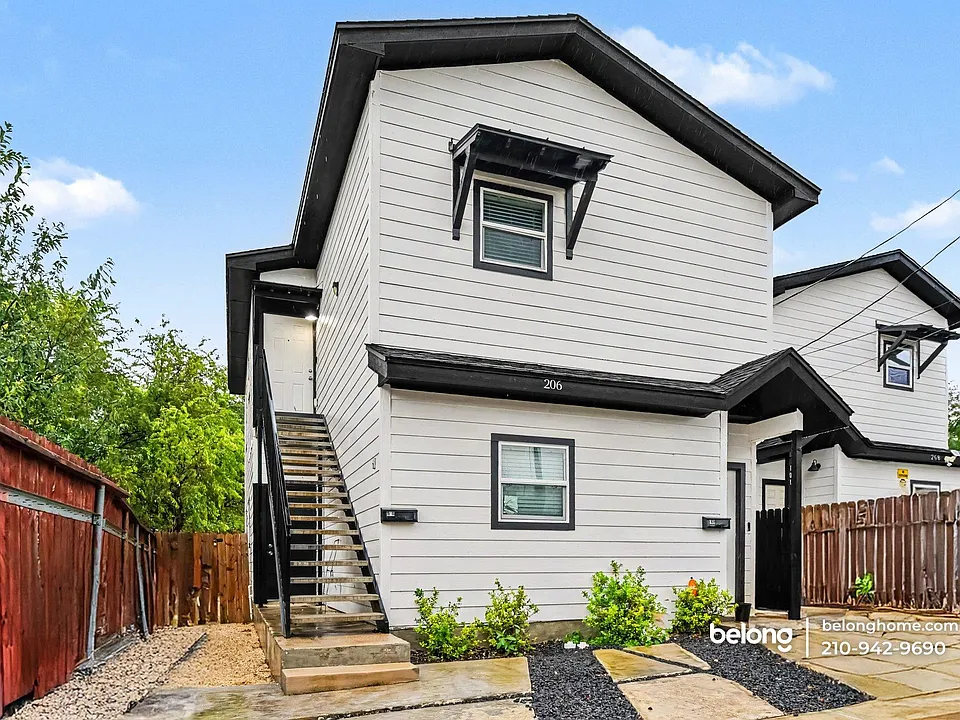206 Roberts St #201
