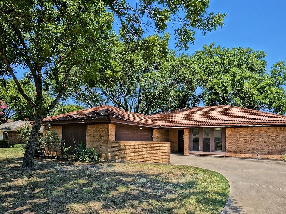 1st image of 107 Creek Courts Dr