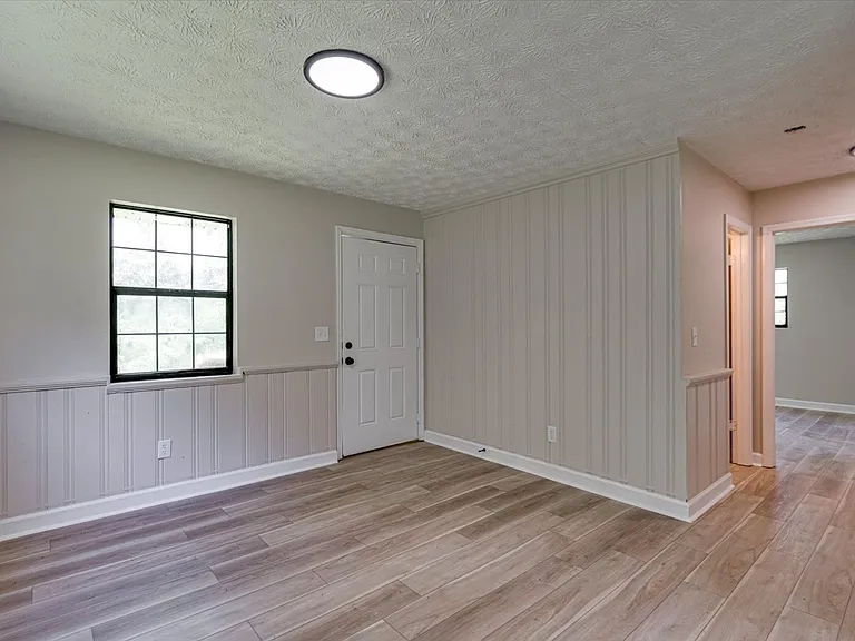 840 Emery Rd — Photo 6