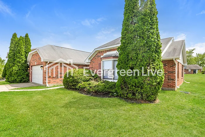 3 bed, 2.0 bath, 1842 sqft, $1,795 — Photo 2