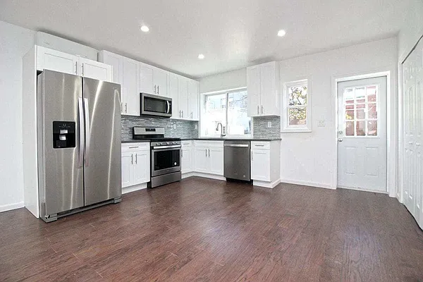 Rented by Modern Spaces | media 13