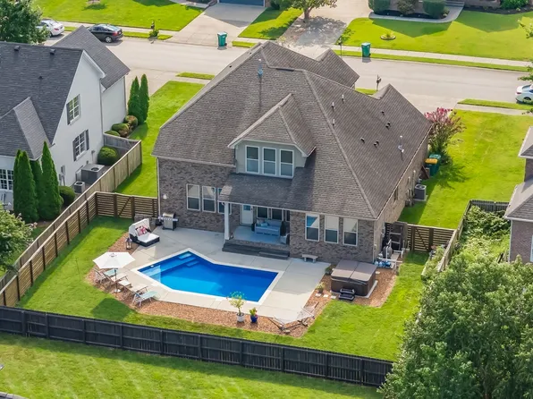 1023 Brixworth Dr, Thompsons Station, TN 37179