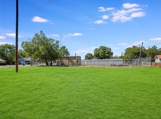 1000 N Main St, Taylor, TX 76574