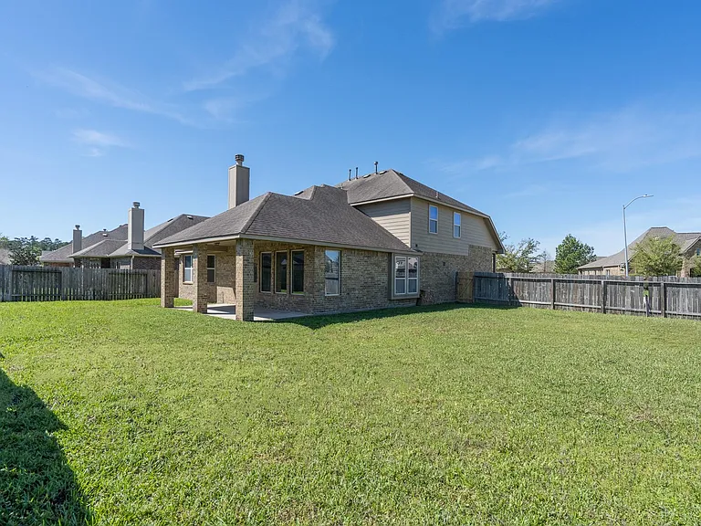 22918 Caverly Ln — Photo 2