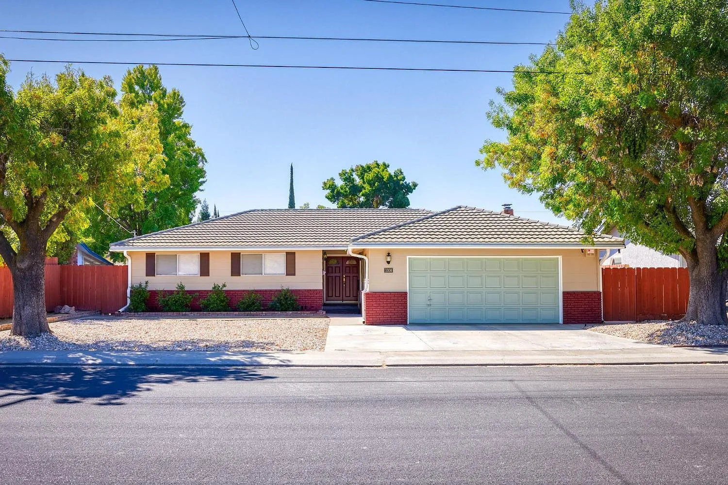 1006 Pasadena Ln photo 1