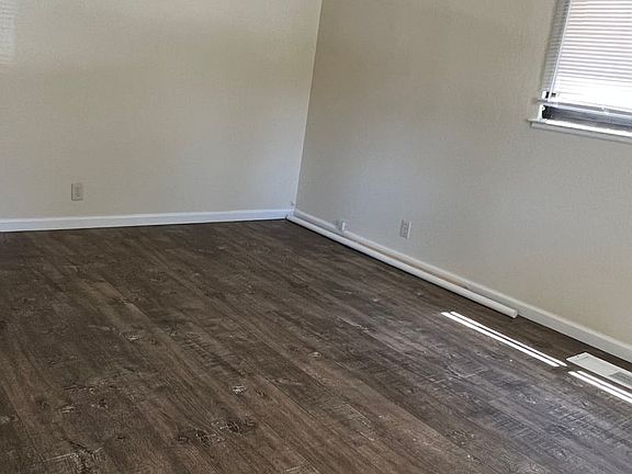 3rd image of 930 Clyde Ave #1