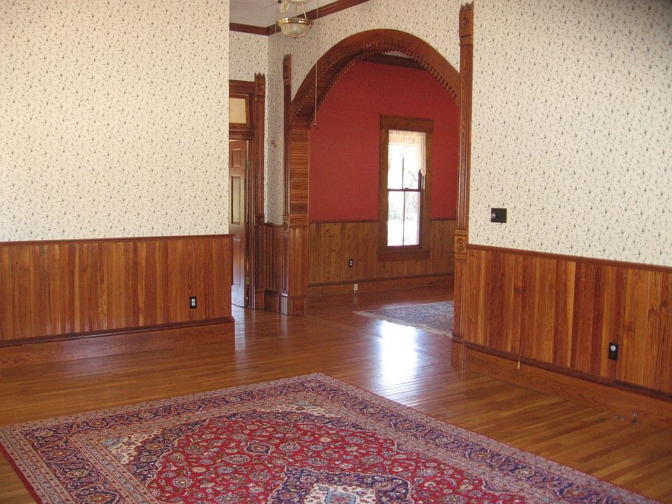 2nd image of 351 Shady Oaks Loop