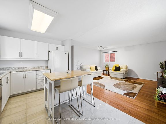3rd image of 27 Athabaska Rd