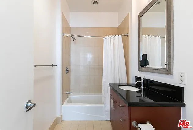 3810 Wilshire Blvd #1708 — Photo 13