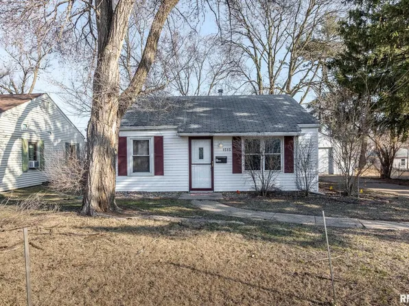 1515 Loretta St, Pekin, IL 61554