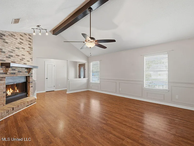 122 Booth Cir — Photo 8