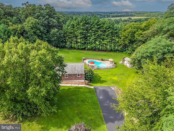 3rd image of 870 Doe Run Rd