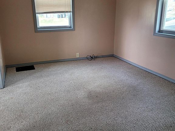 4th image of 609 1/2 Chestnut Ave