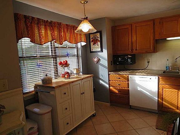 5th image of 1605 Pinewood Dr
