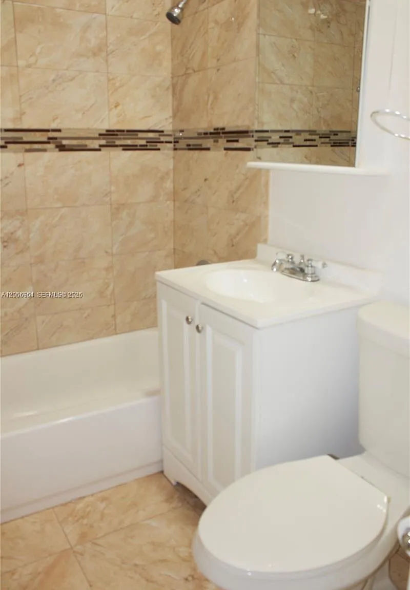 Cambria Heights 1st Addn — Photo 3