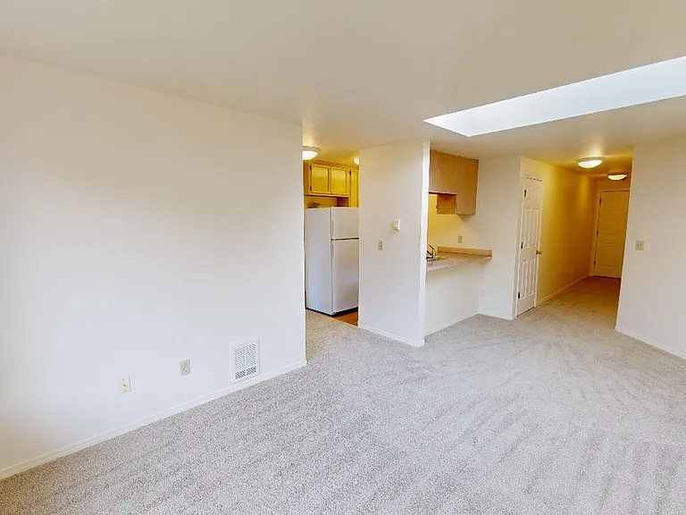 5307 Live Close To University Village And Uw! — Photo 11