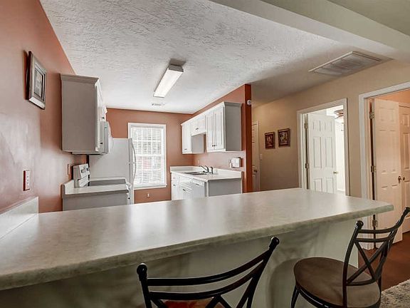 5th image of 219 Philmont Dr