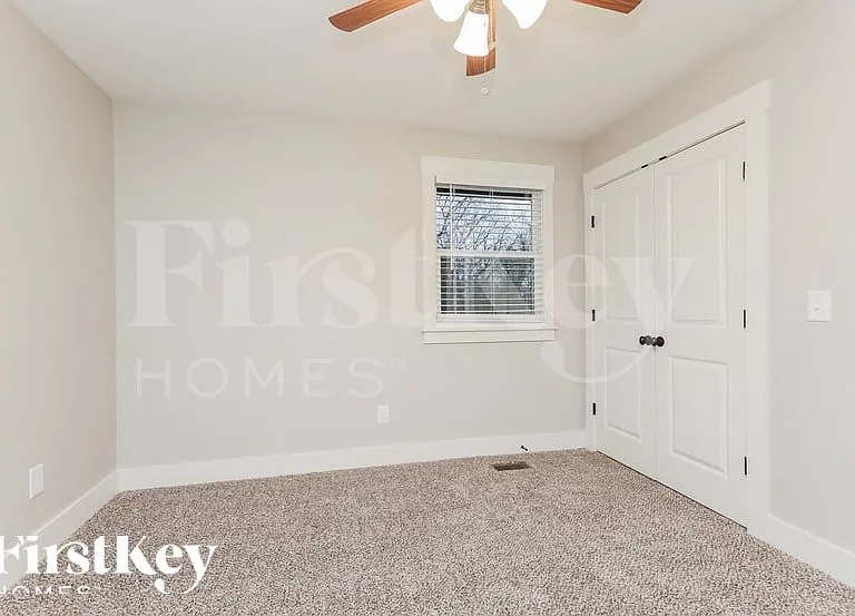 208 Beech Dr — Photo 12