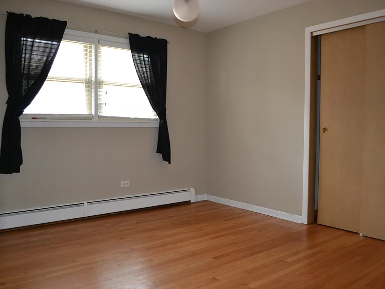 9647 S Sacramento Ave — Photo 8