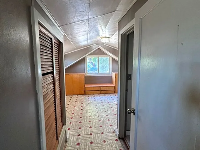 329 S Rogers St — Photo 18