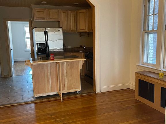 Working Kitchen /dining room