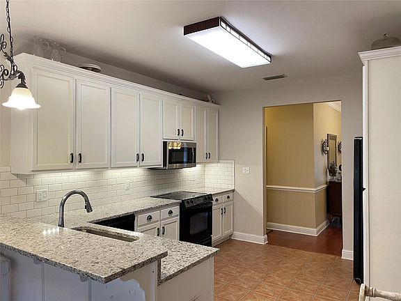 5th image of 945 Melanie Ln