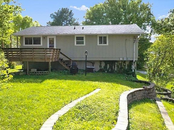3rd image of 3212 N Meadow Ln