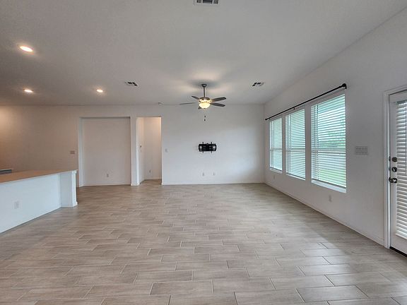 5th image of 5923 Corsicana Cv