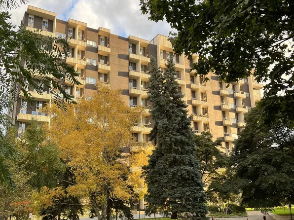 60 Southport St #617, Toronto, ON M6S 3N4