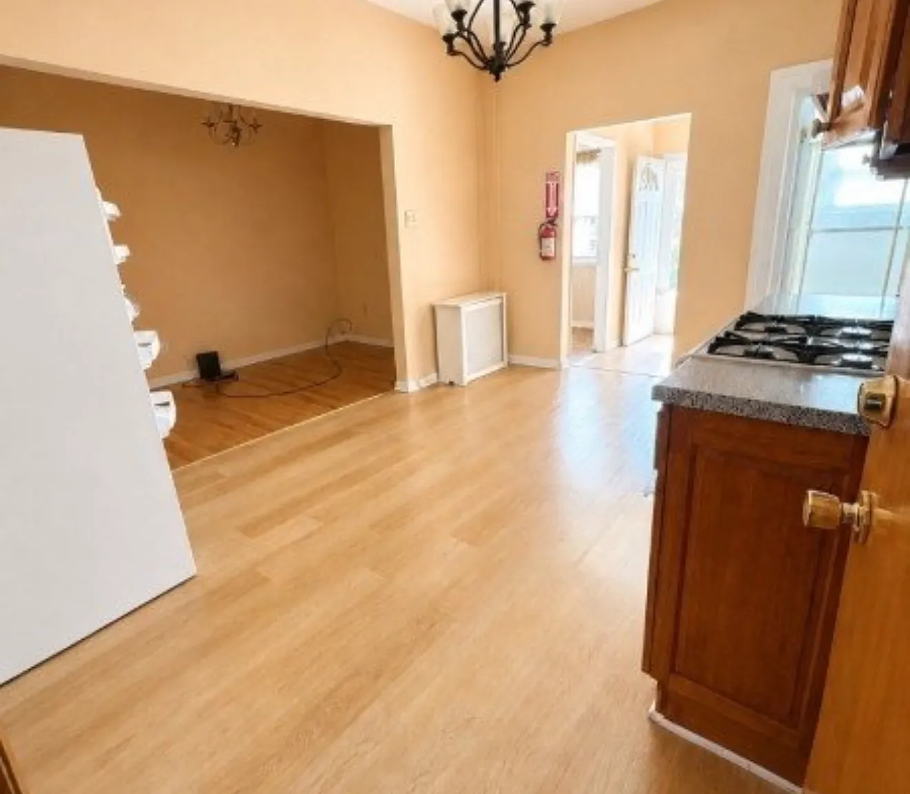 3 bed, 900 sqft, $2,350 — Photo 4