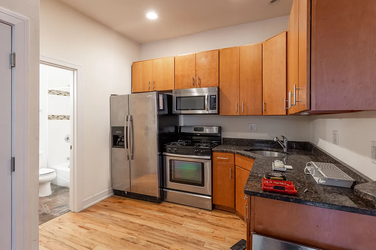 Building Photo - 2835 N Damen Ave #2R