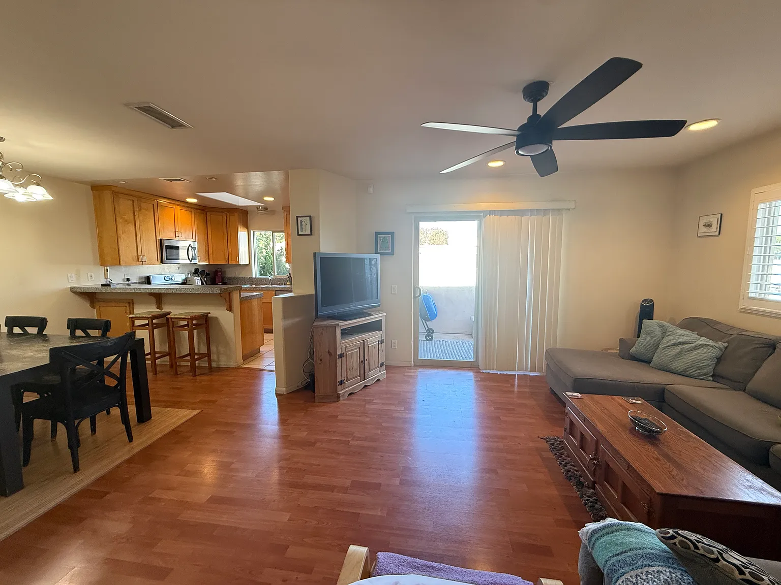 3 bed, 1477 sqft, $6,300 — Photo 2