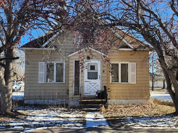 424 1st St NW, Mahnomen, MN 56557