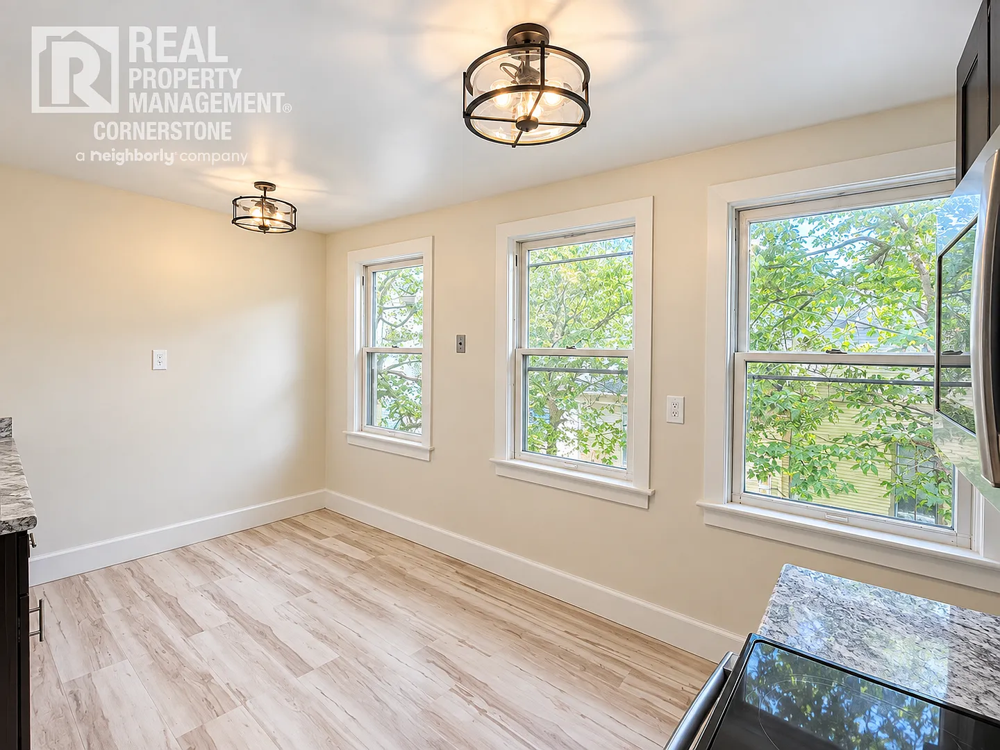 808 W Kalamazoo Ave — Photo 2