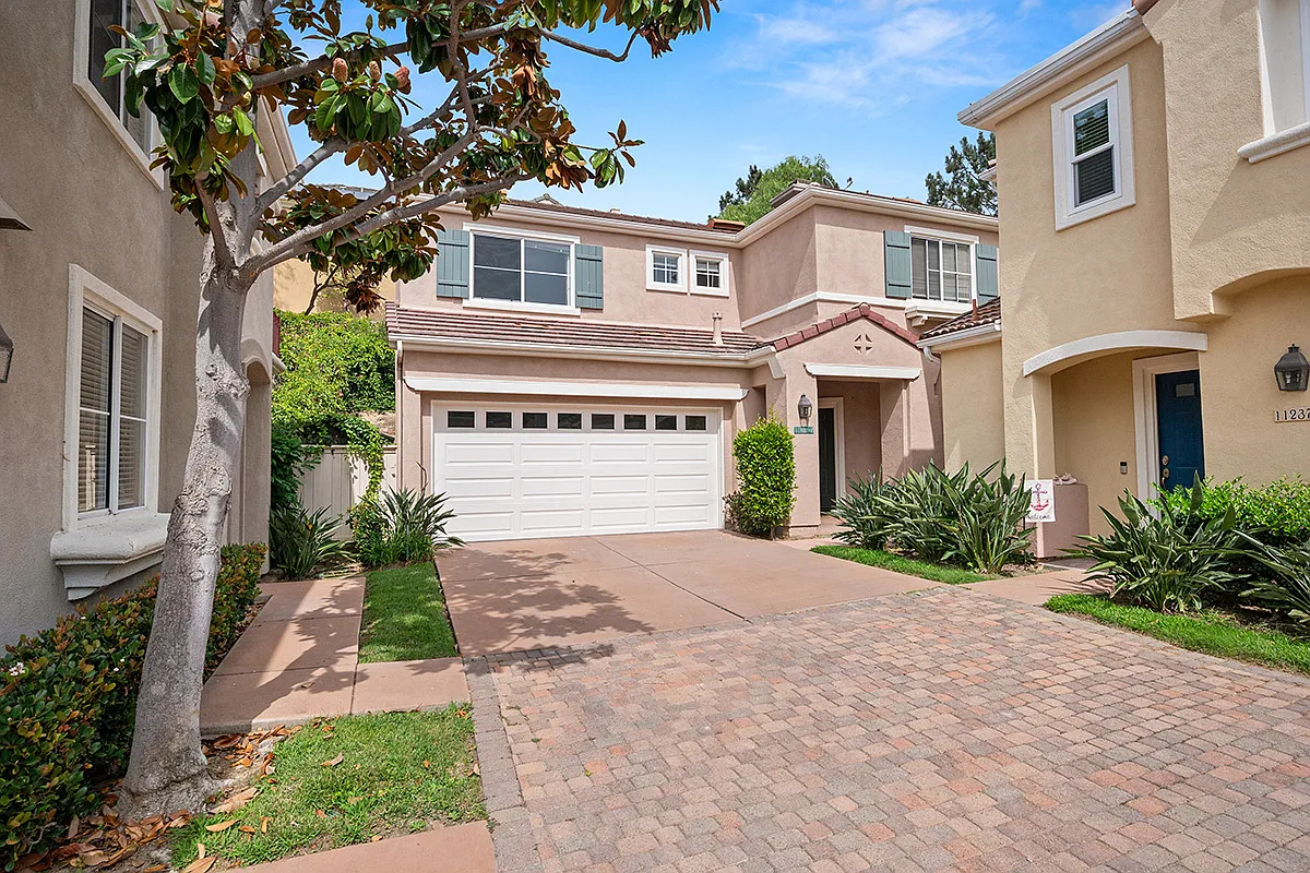 3 bed, 2.5 bath, 1628 sqft, $5,250 — Photo 2