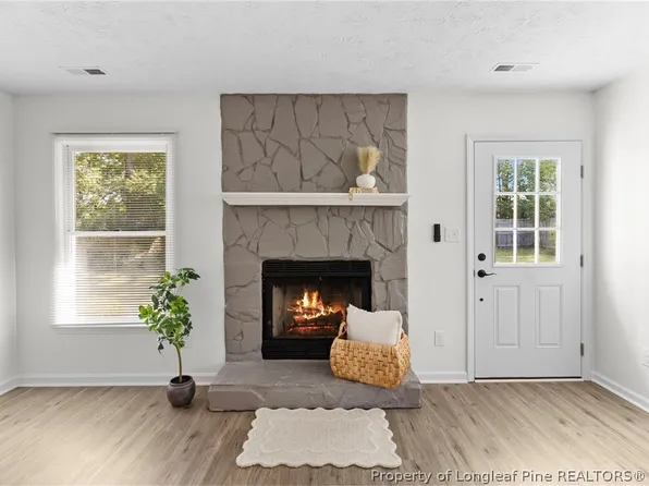 6870 Pin Oak Ln, Fayetteville, NC 28314