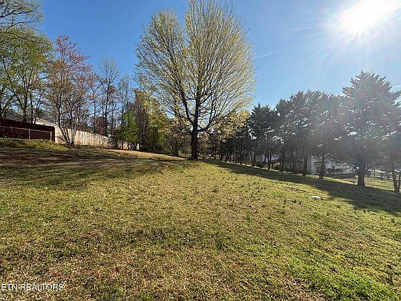 5th image of 265 Oakwood Estates Dr