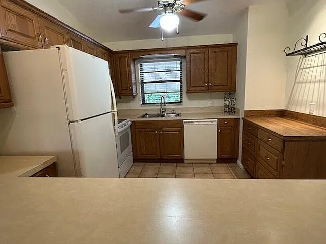 2 bed, 2.0 bath, 1209 sqft, $2,000 — Photo 3