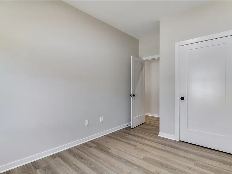 2315 W Macarthur Rd — Photo 19