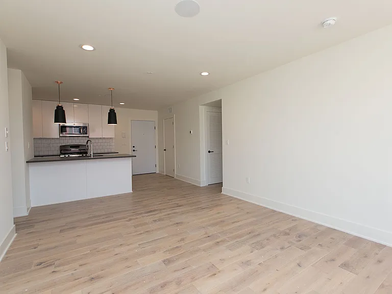 2431 Frankford Ave #4 — Photo 2