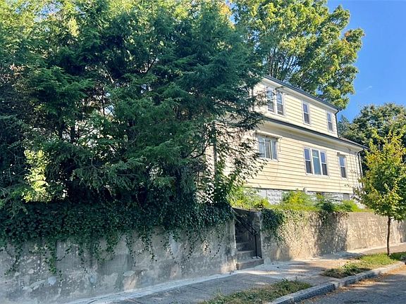 3rd image of 584 River Ave