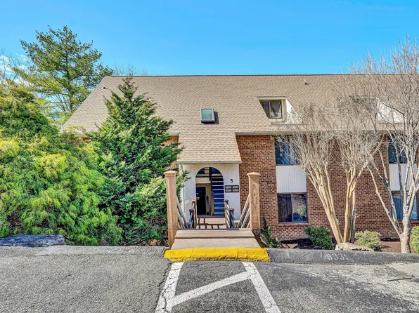 3339 Forest Ridge Rd, Roanoke, VA 24018