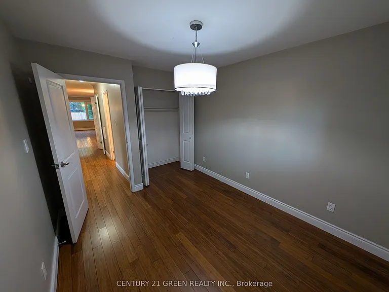 4 Wenlock Cres — Photo 14