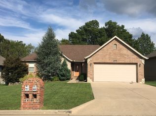 5748 S Meadowbrook Ave, Springfield, MO 65810